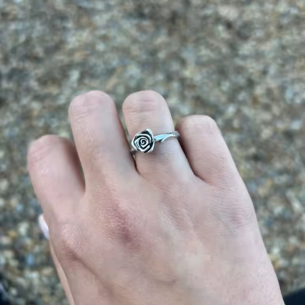 Elegant Silver Rose Ring